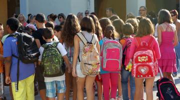 ΚΚΕ: Ερώτηση για την υγεία των μαθητών από τη μεταφορά της σχολικής τσάντας