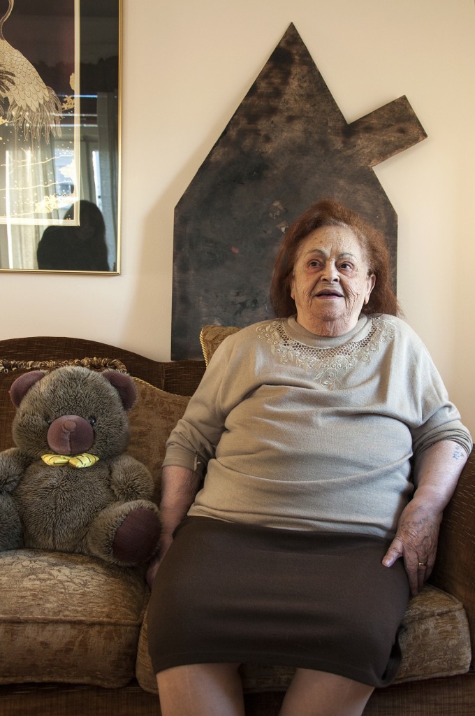 Ματίκα Αζαριά: Γεννήθηκε κι εκτοπιστηκε από τη Θεσσαλονικη, όπου ζει ακόμα και σήμερα.