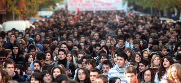 ΣΥΡΙΖΑ – ΚΚΕ: Να ψηφίσουν οι 100.000 18χρονοι