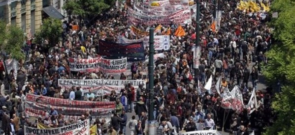 New York Times: Οι Έλληνες φωνάζουν για αλλαγή