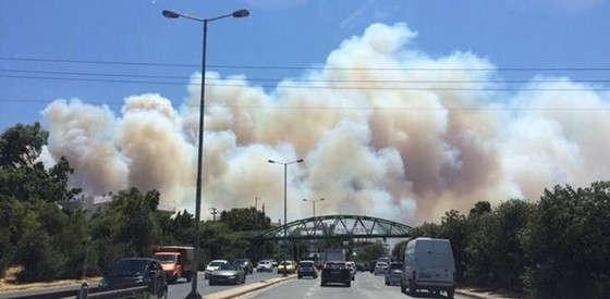Σε ύφεση η πυρκαγιά στον Υμηττό – Βελτίωση στη Νεάπολη