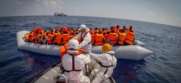 Φόβοι για εκατοντάδες νεκρούς μετανάστες σε ναυάγιο ανοιχτά της Λιβύης