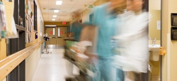 Δεκάδες περιστατικά καταγμάτων στο νοσοκομείο Τρικάλων – Έξι [6] άτομα οδηγήθηκαν στο χειρουργείο