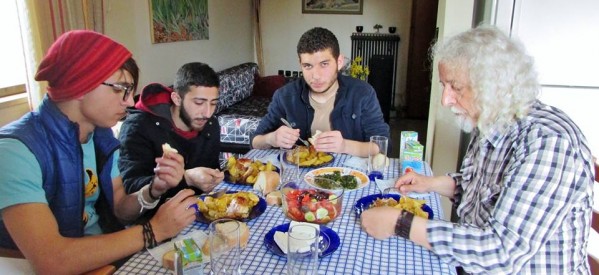 Γεύμα στο σπίτι με προσφυγόπουλα …