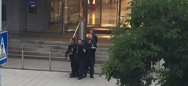 Βίντεο: Η στιγμή της επίθεσης στο εμπορικό κέντρο του Μονάχου – Διαφεύγουν οι δράστες