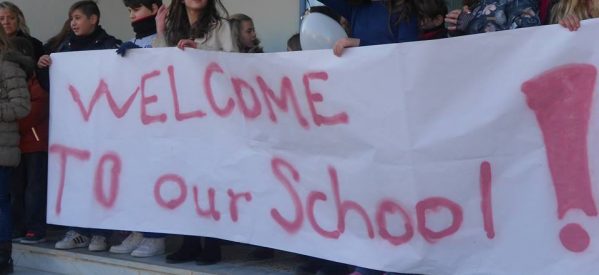 Την Τετάρτη  υποδεχόμαστε και καλωσορίζουμε τα προσφυγόπουλα στο 25ο Δημοτικό Σχολείο και στο 2ο Γυμνάσιο