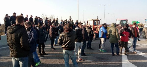 Συλλαλητήριο με τρακτέρ στην Λάρισα κι από βδομάδα κλιμάκωση αγώνα