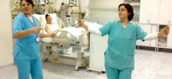 Σάλος στην Τουρκία από τον χορό της κοιλιάς γιατρών και νοσοκόμων σε Μονάδα Εντατικής Θεραπείας