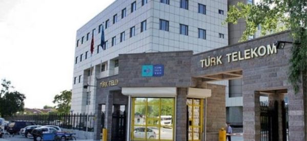 Καταρρέει η τουρκική οικονομία: Χρεοκόπησε ο γίγαντας της τηλεφωνίας Turk Telekom