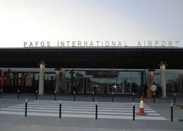 20χρονη Ελληνίδα «προσγειώθηκε» στο αεροδρόμιο Πάφου με 25 κιλά χασίς στις αποσκευές της