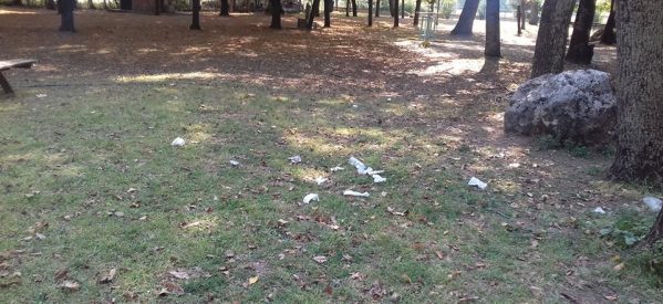 Γεμάτο σκουπίδια το πάρκο του Αη Γιώργη