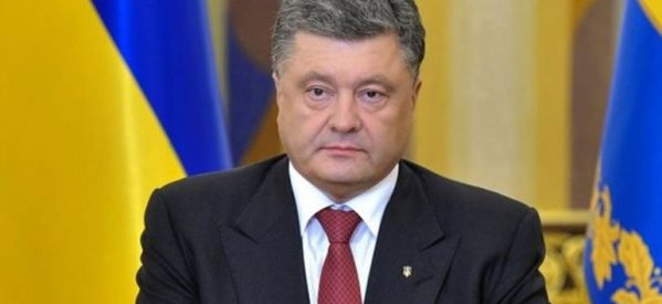 Ουκρανία: Ο πρόεδρος Ποροσένκο υπέγραψε διάταγμα για την επιβολή στρατιωτικού νόμου