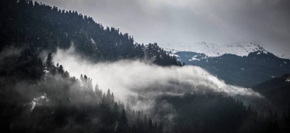 «Τοπίο στην ομίχλη» στο χιονισμένο Περτούλι – Εικόνες που μαγεύουν