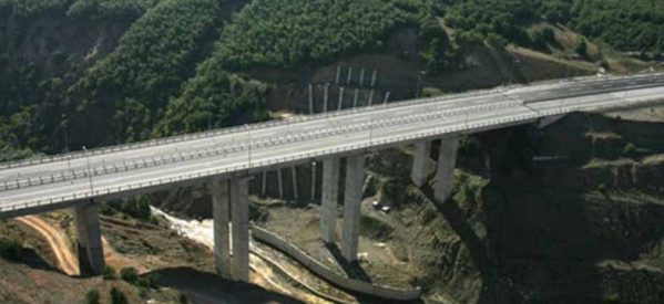 60χρονος άνδρας έπεσε από τη γέφυρα που βρίσκεται κοντά στην Κουτσούφλιανη