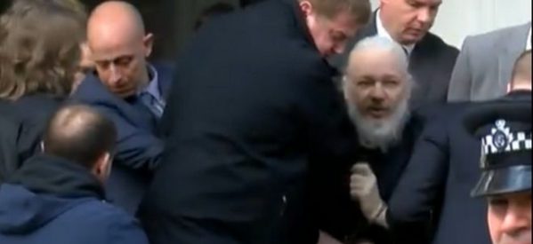 Σκάνδαλο Wikileaks: Συνελήφθη στο Λονδίνο ο Τζούλιαν Ασάνζ