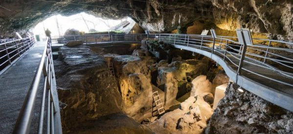 Το πιο αρχαίο τεχνικό έργο στην Ελλάδα είναι 23.000 ετών, στο σπήλαιο  Θεόπετρας