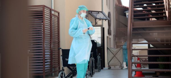 Σοκάρει ανάρτηση γιατρού από το Ιπποκράτειο: «Τρεις συνάδελφοι νεκροί μέσα σε λίγες ώρες»