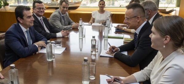Συναντήσεις του Κώστα Σκρέκα με τον Ούγγρο Υπουργό Εξωτερικών και τον Υπουργό Βιομηχανίας και Υψηλής Τεχνολογίας των Εμιράτων