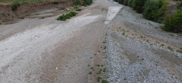 Τραγικές εικόνες στα Τρίκαλα: Στέρεψε ο Πηνειός ποταμός – TrikkiPress