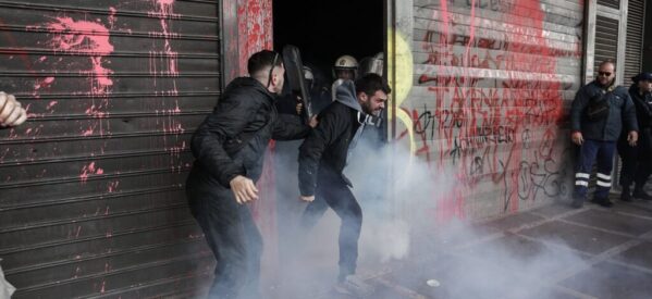 Αθήνα: Ένταση και τραυματισμοί στη διαμαρτυρία των εργαζομένων σε τουρισμό και επισιτισμό