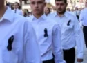 «Το έγκλημα στα Τέμπη δεν θα συγκαλυφθεί» – Μαθητές φόρεσαν μαύρα περιβραχιόνια και κορδέλες