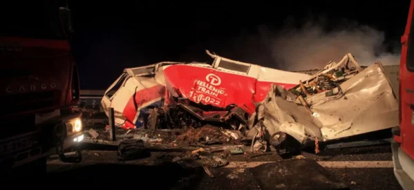 Λάρισα: Τουλάχιστον 16 νεκροί από τη σύγκρουση τρένων – 60 τραυματίες – Φόβοι για εγκλωβισμένους